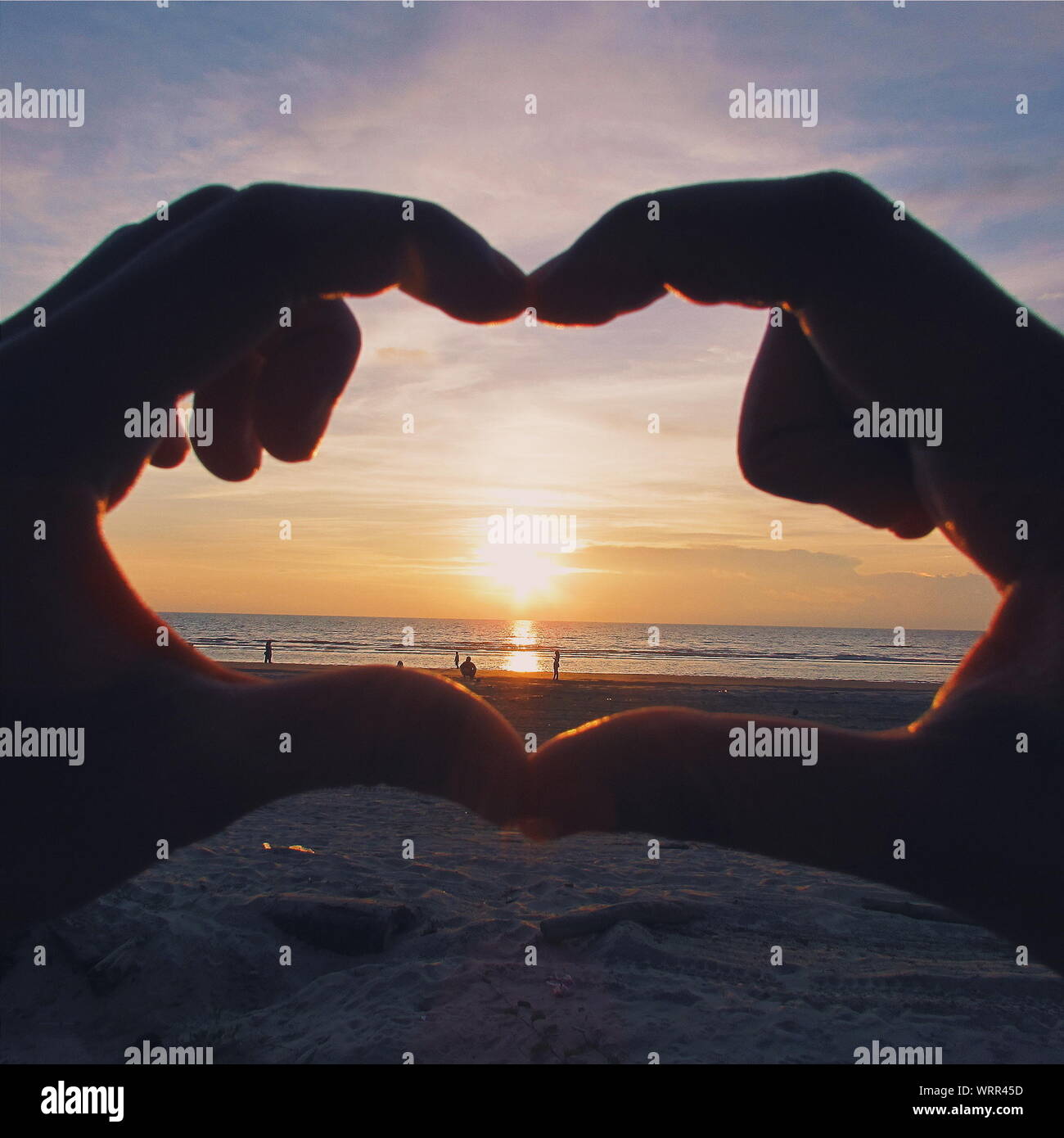 Hands in the shape of heart hi-res stock photography and images - Alamy