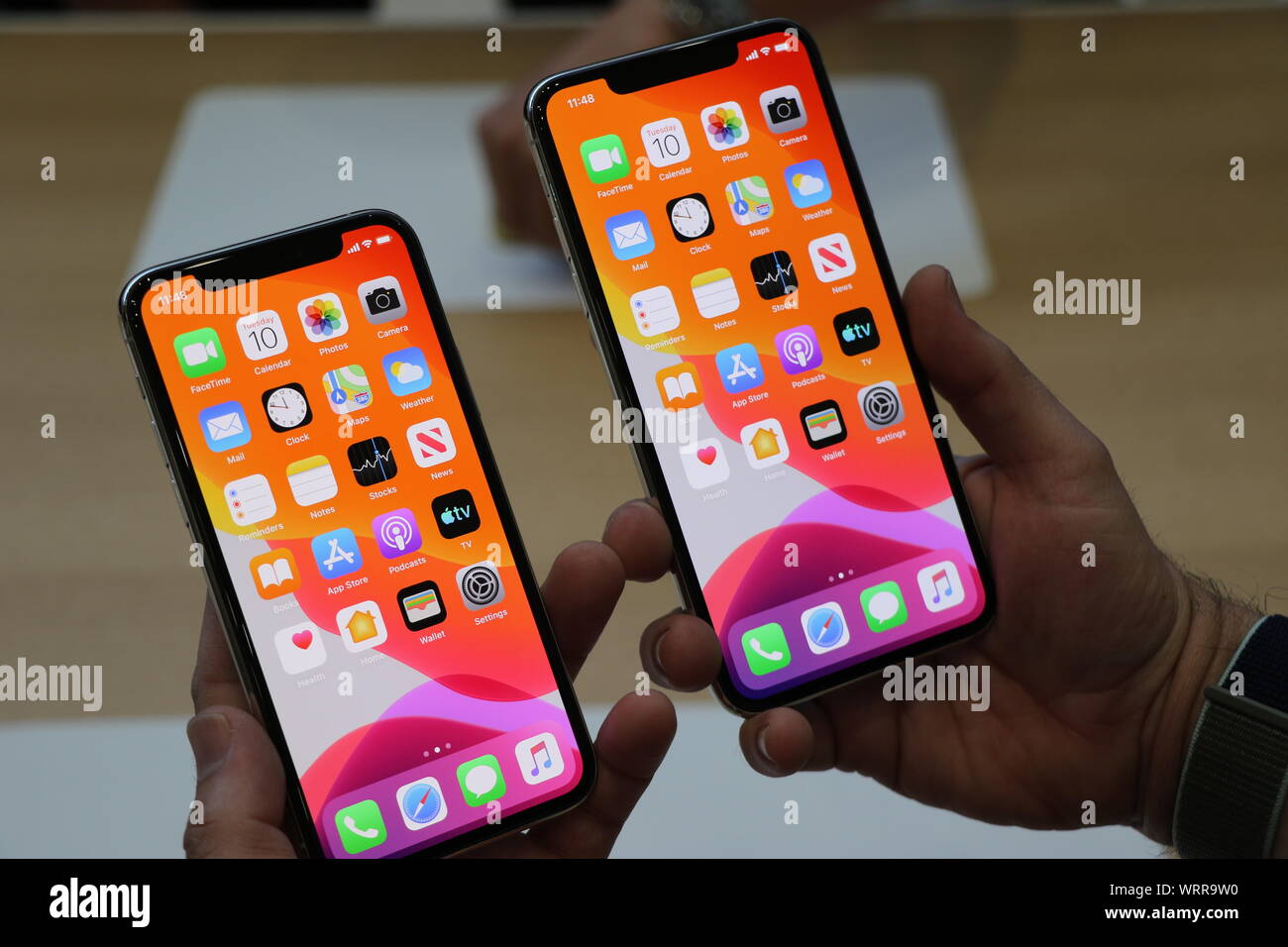 Iphone 11 Pro Max Hi Res Stock Photography And Images Alamy