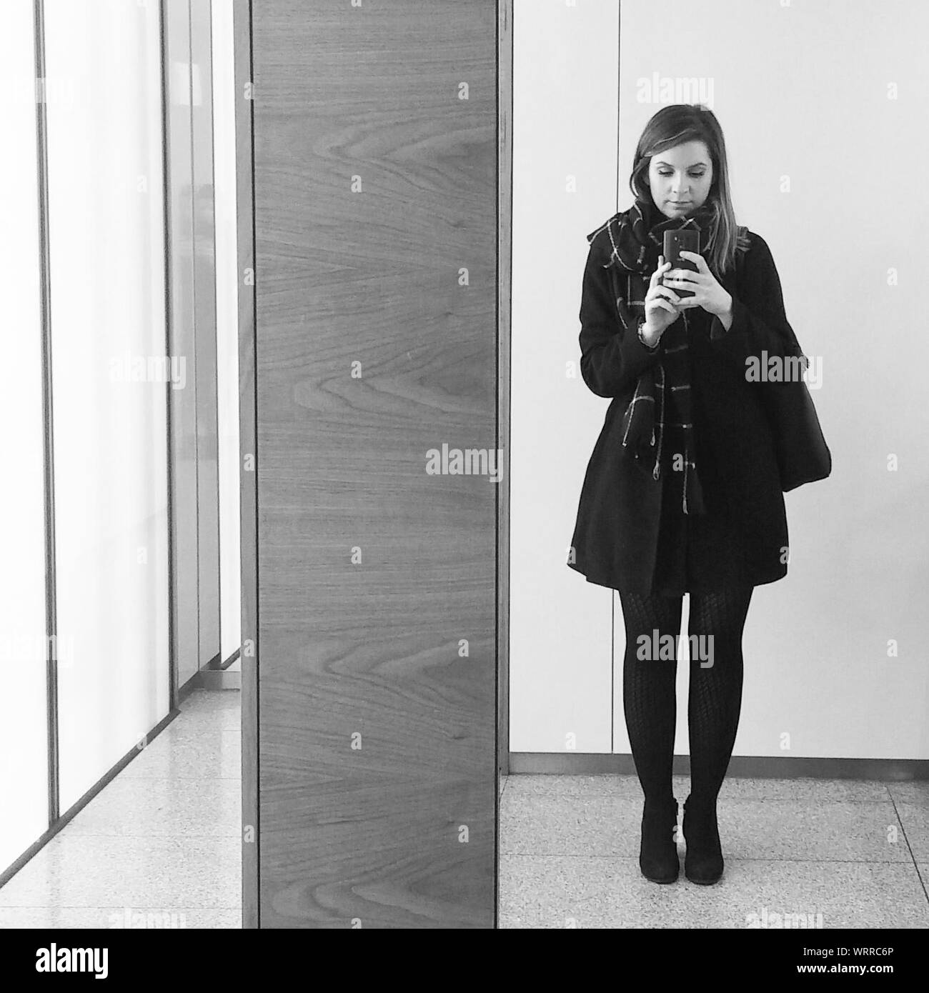 Beautiful woman selfie hi-res stock photography and images - Alamy