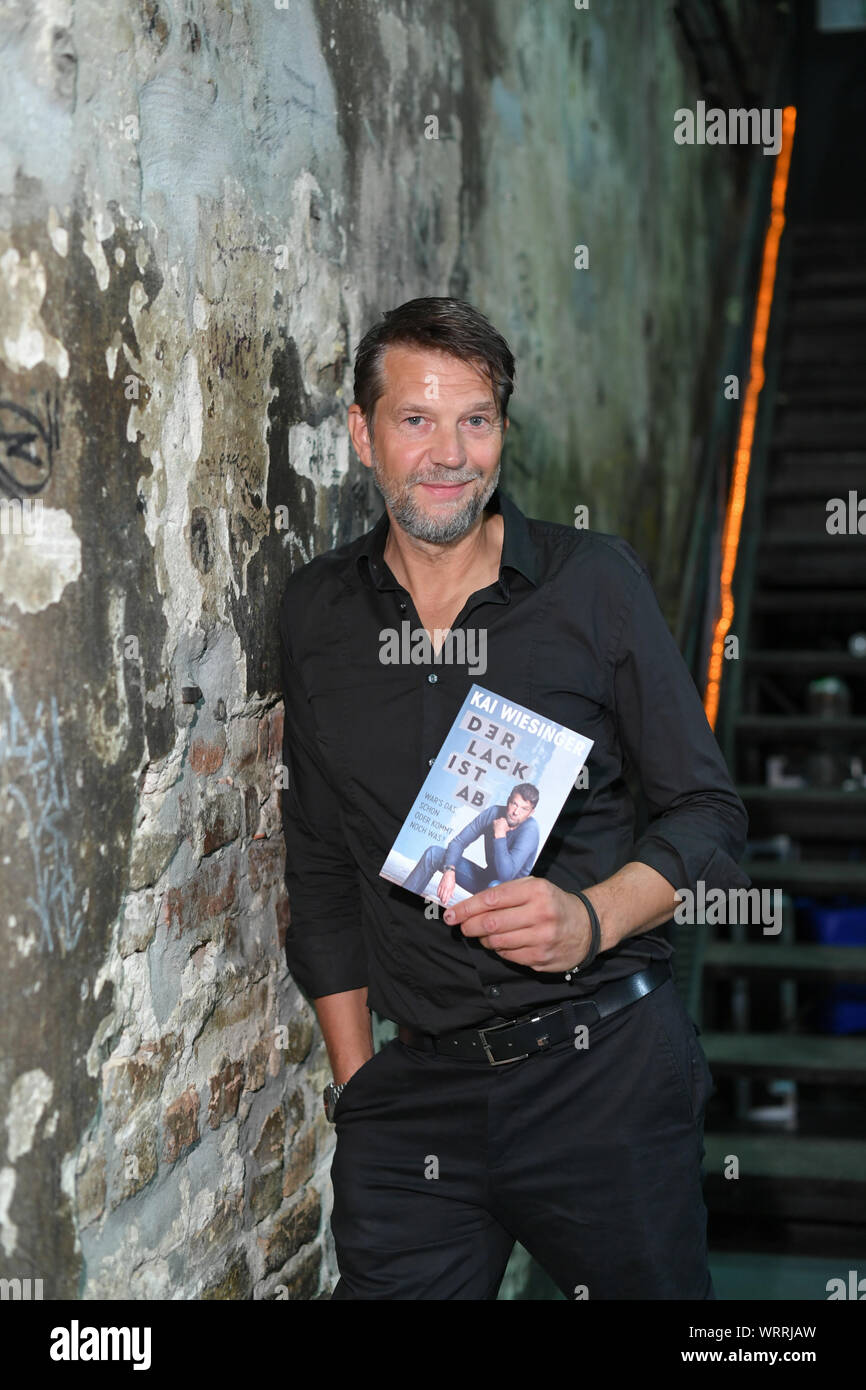 Berlin, Germany. 10th Sep, 2019. The actor and author Kai Wiesinger with his book 'Der Lack ist ab' at the event 'Literatur Live' in the Maschinenhaus of the Kulturbrauerei. He is the director and inventor of the German comedy series 'Der Lack ist ab' ('The paint is off') and now talks in his book about everything that rolls over a man in the middle of life and that the biological clock ticks in a man too. The book was published by S. Fischer Verlag on 28 August 2019. Credit: Jens Kalaene/dpa-Zentralbild/ZB/dpa/Alamy Live News Stock Photo