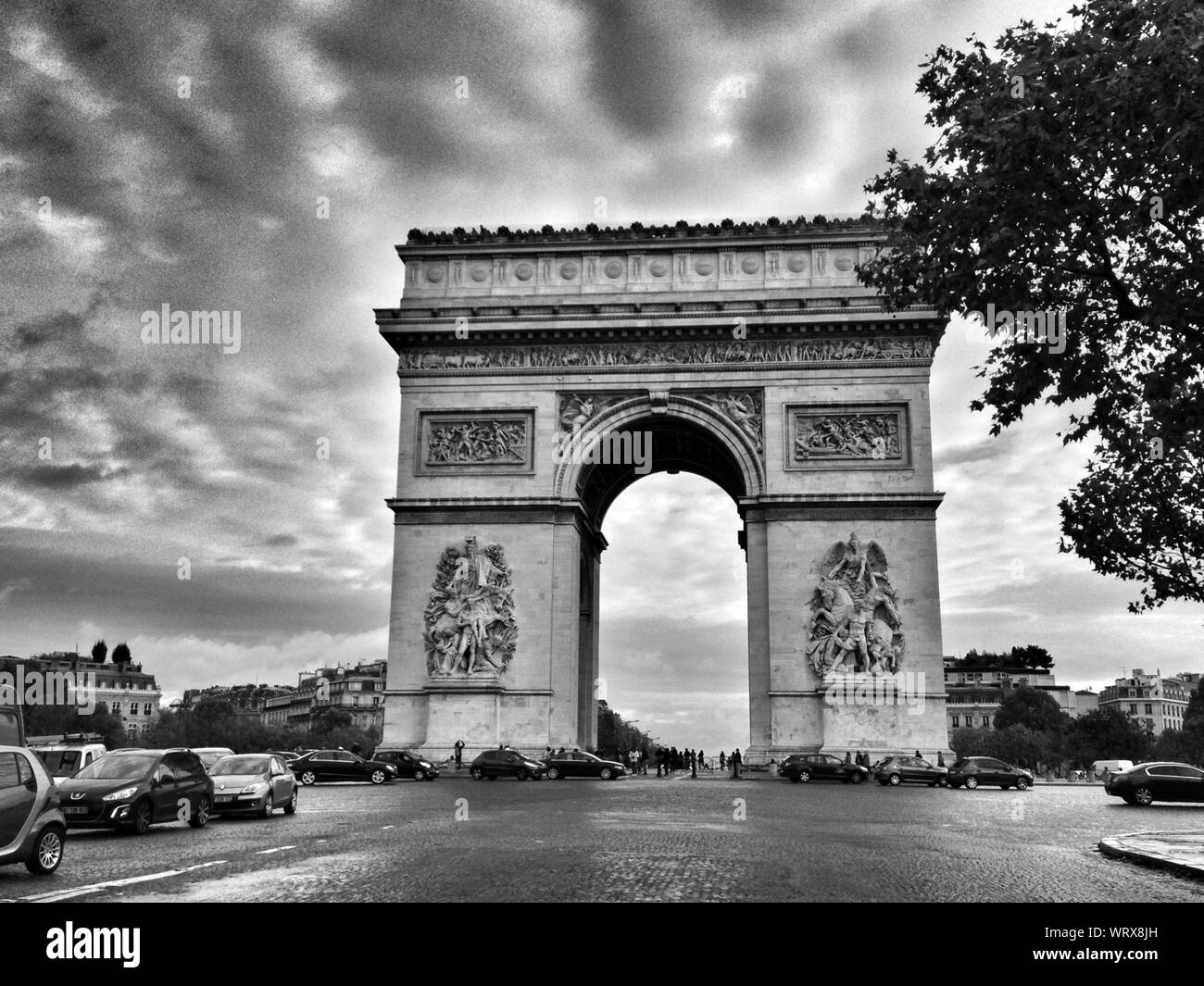 Traffic At Arc De Triomphe Stock Photo - Alamy