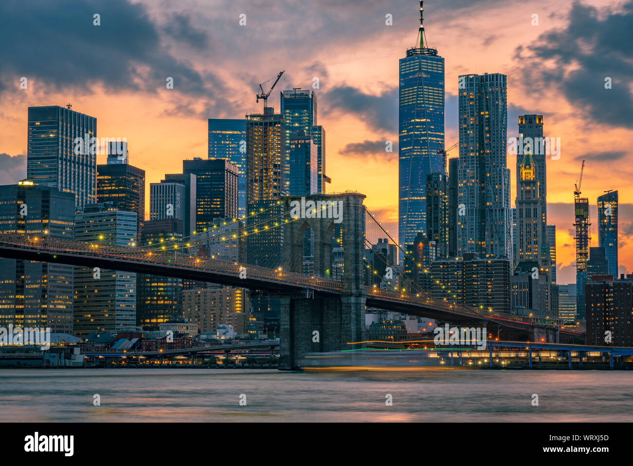 Sunset view new york skyline hi-res stock photography and images - Alamy