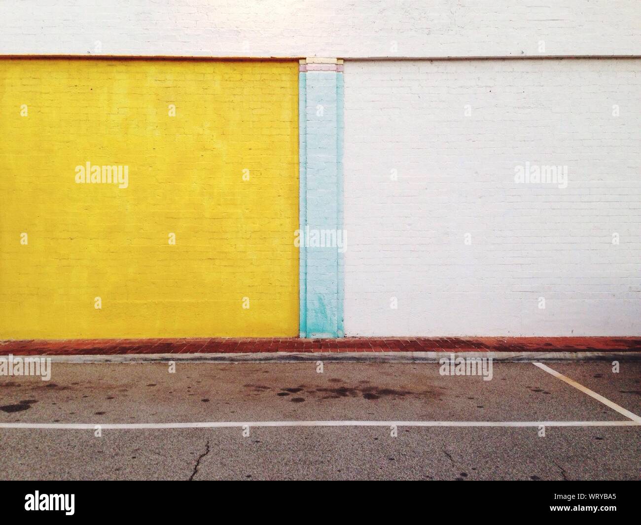 White painted brick hires stock photography and images Alamy