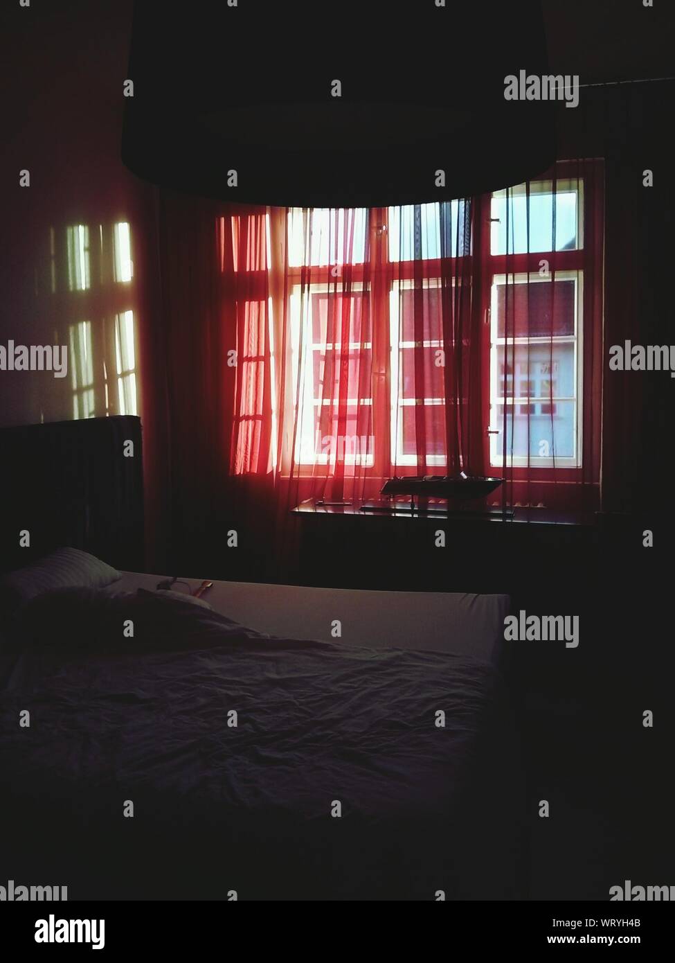 Red bedroom curtain hires stock photography and images Alamy