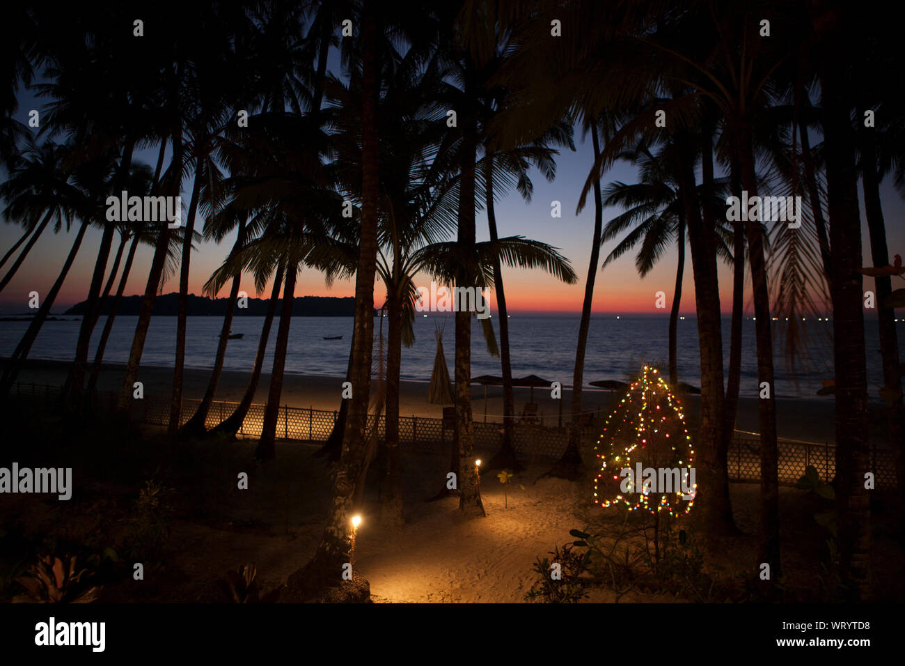 Dusk beach hi-res stock photography and images - Alamy