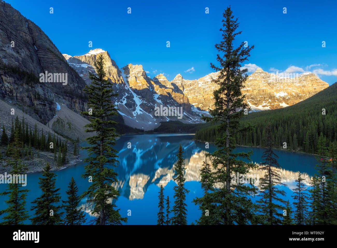 Moraine lake at sunrise in Canada Stock Photo - Alamy