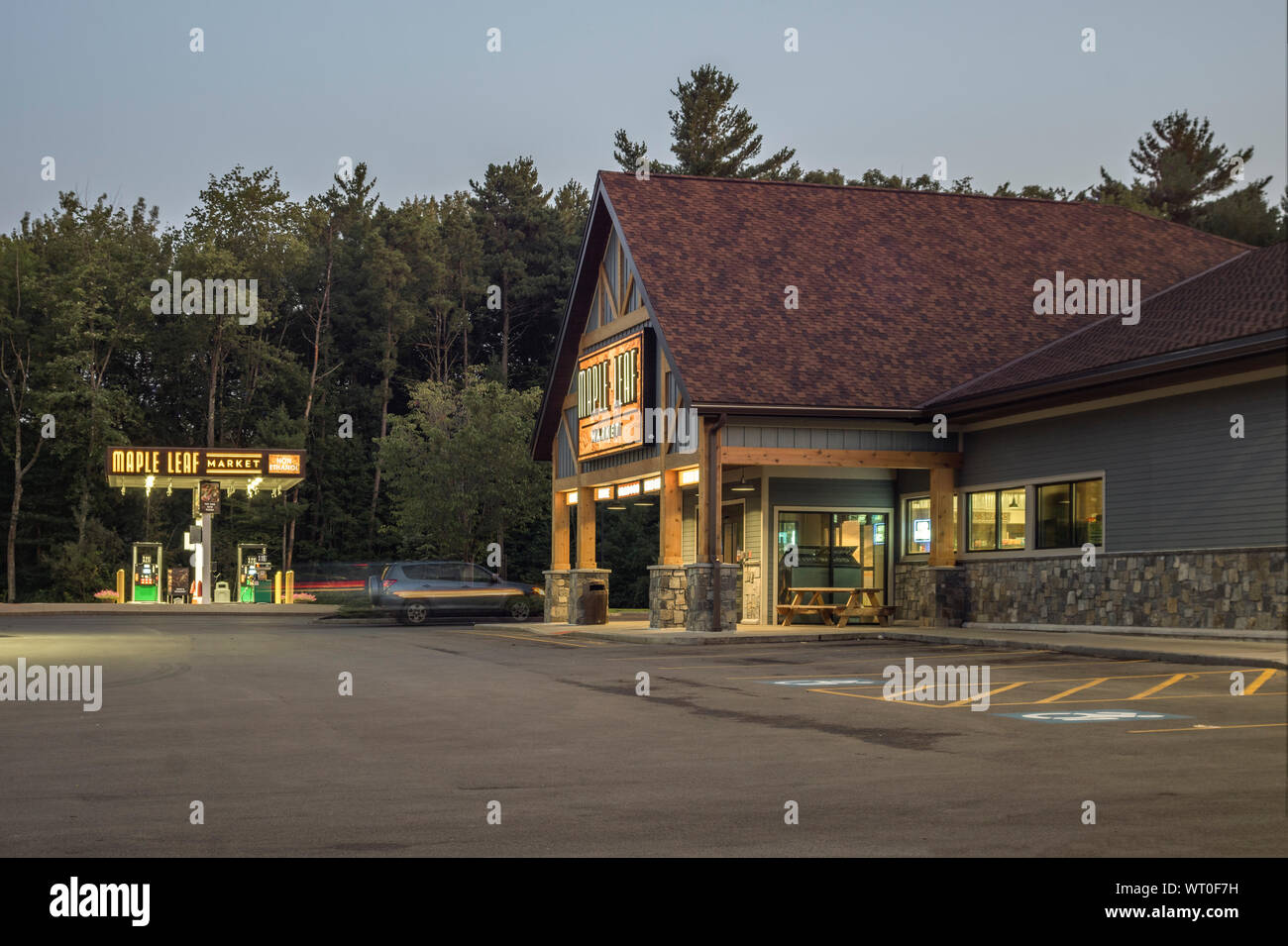 VERONA BEACH, NEW YORK - SEPTEMBER 02, 2019: Night shot of Maple Leaf Market, a convenience store chain and gas station with all day food serving Grab Stock Photo
