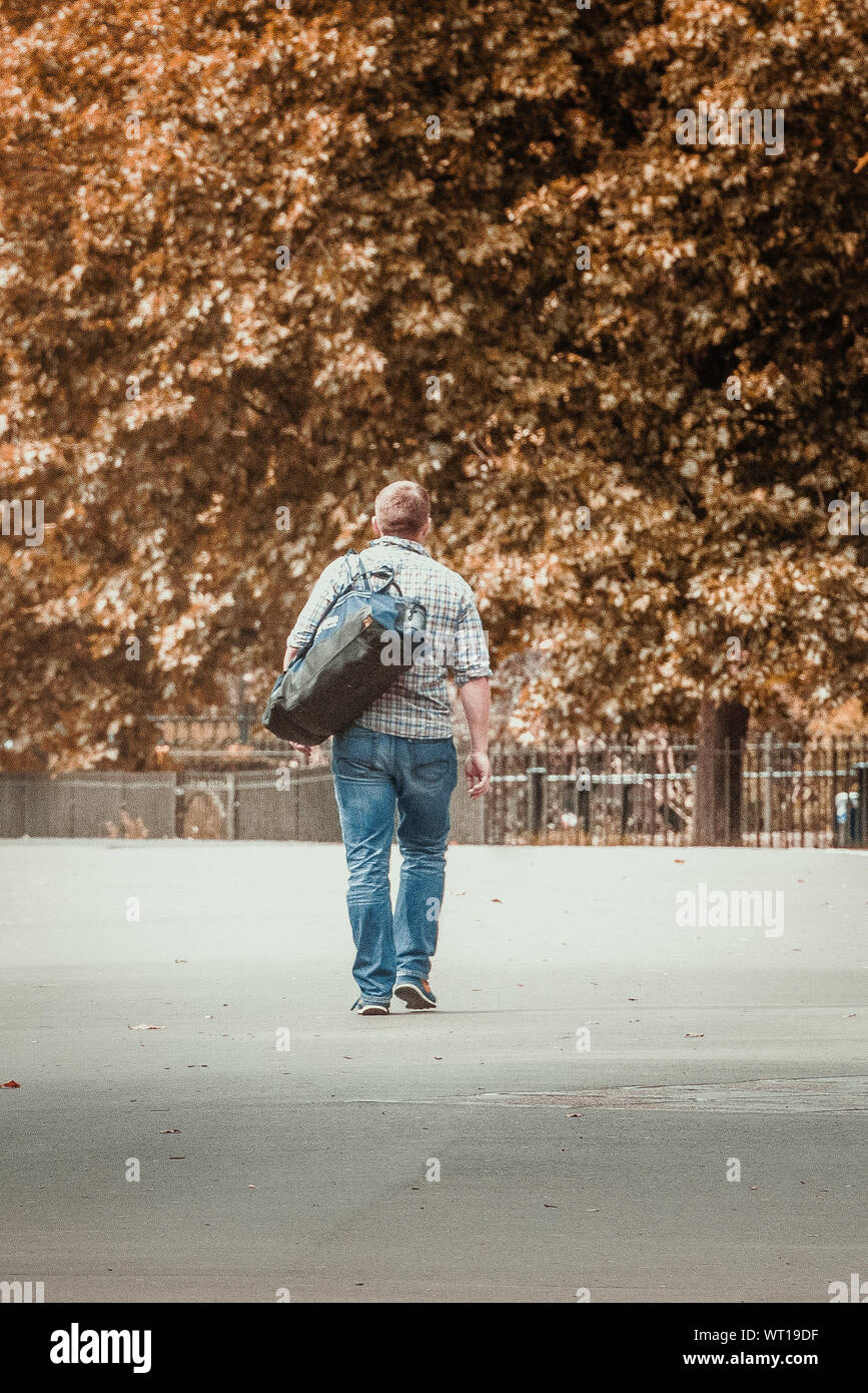 Man walking with bag hi-res stock photography and images - Alamy