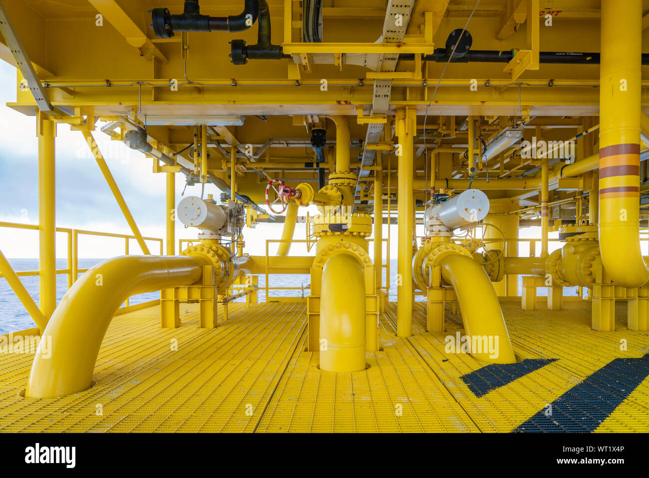 Offshore pipe, riser and sealine on oil and gas wellhead hub remote