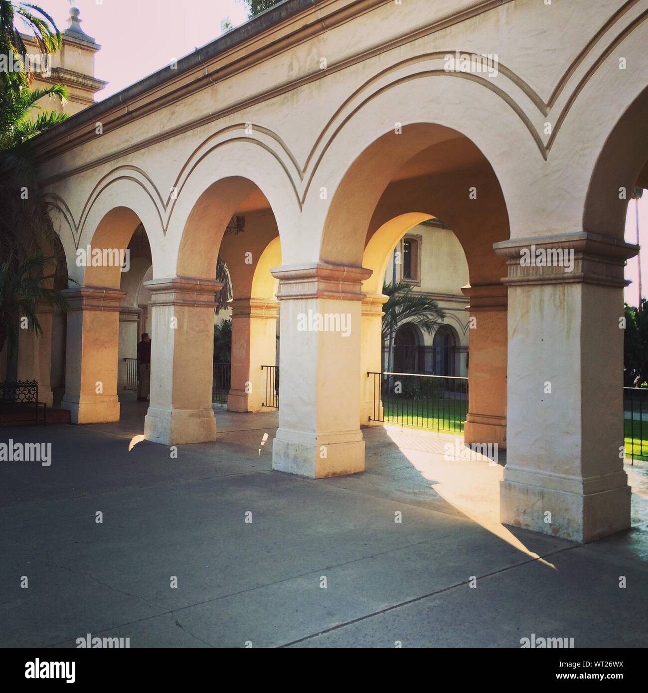 A row of arches hi-res stock photography and images - Alamy