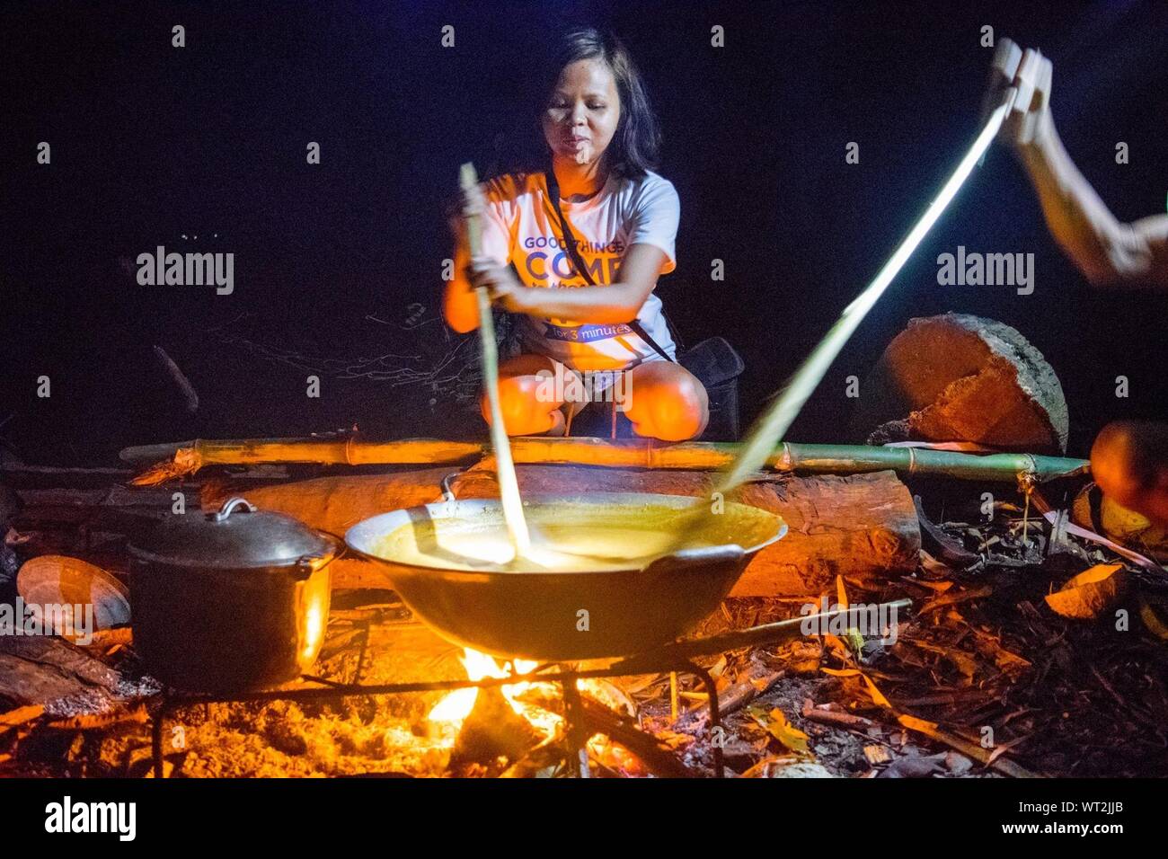 Campfire cooking hires stock photography and images Alamy