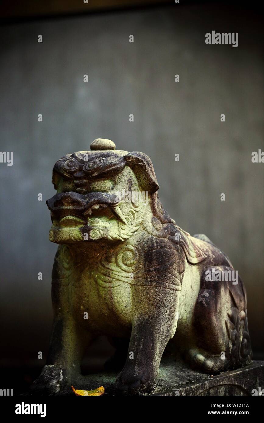 Weathered statue hires stock photography and images Alamy