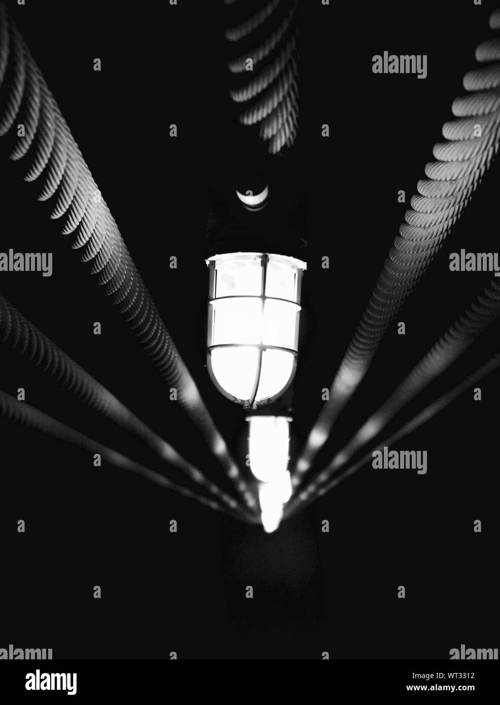 Hanging lights hires stock photography and images Alamy