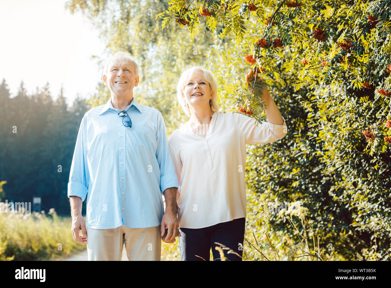 Mature woman man holding hi-res stock photography and images - Alamy
