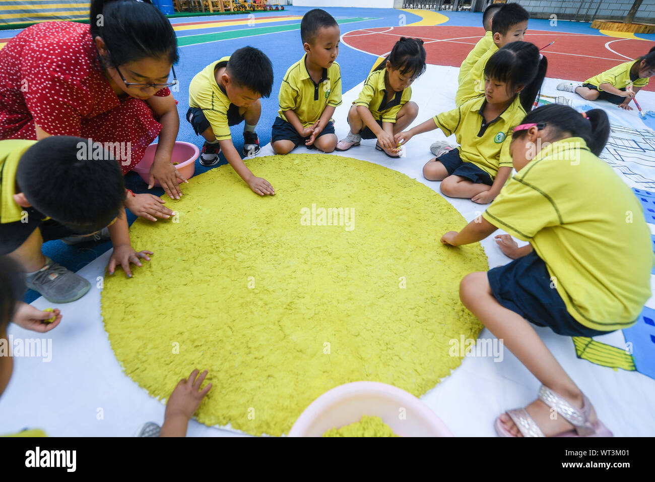 Changxing, China's Zhejiang Province. 11th Sep, 2019. Children make a \, image size:1300x956