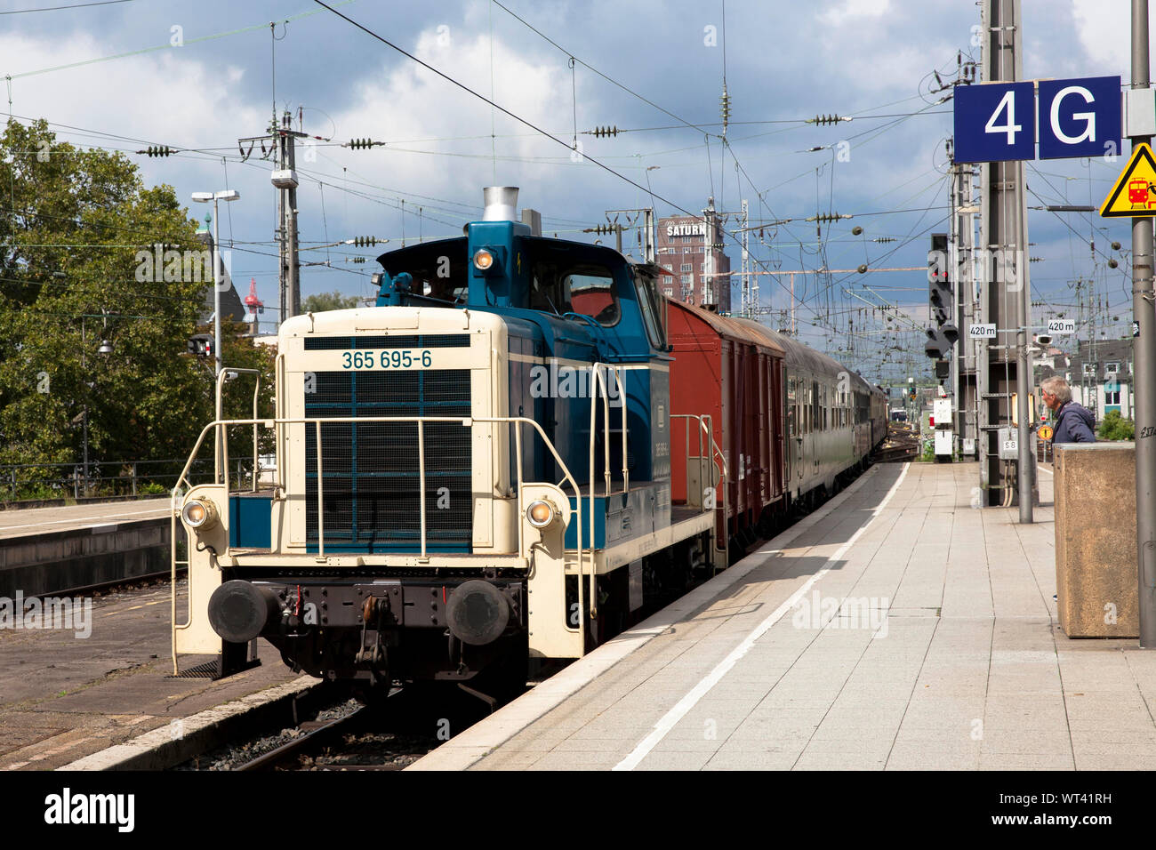 diesel locomotive of Deutsche Bahn (German Railway) at the main station, Cologne, Germany.  Diesellok der Deutschen Bahn im Hauptbahnhof, Koeln, Deuts Stock Photo