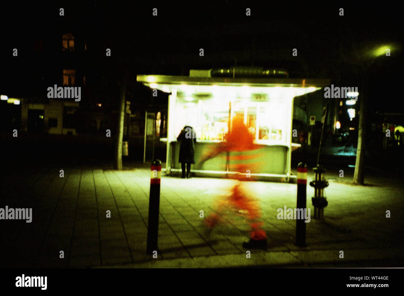 Woman waiting for bus night hi-res stock photography and images - Alamy