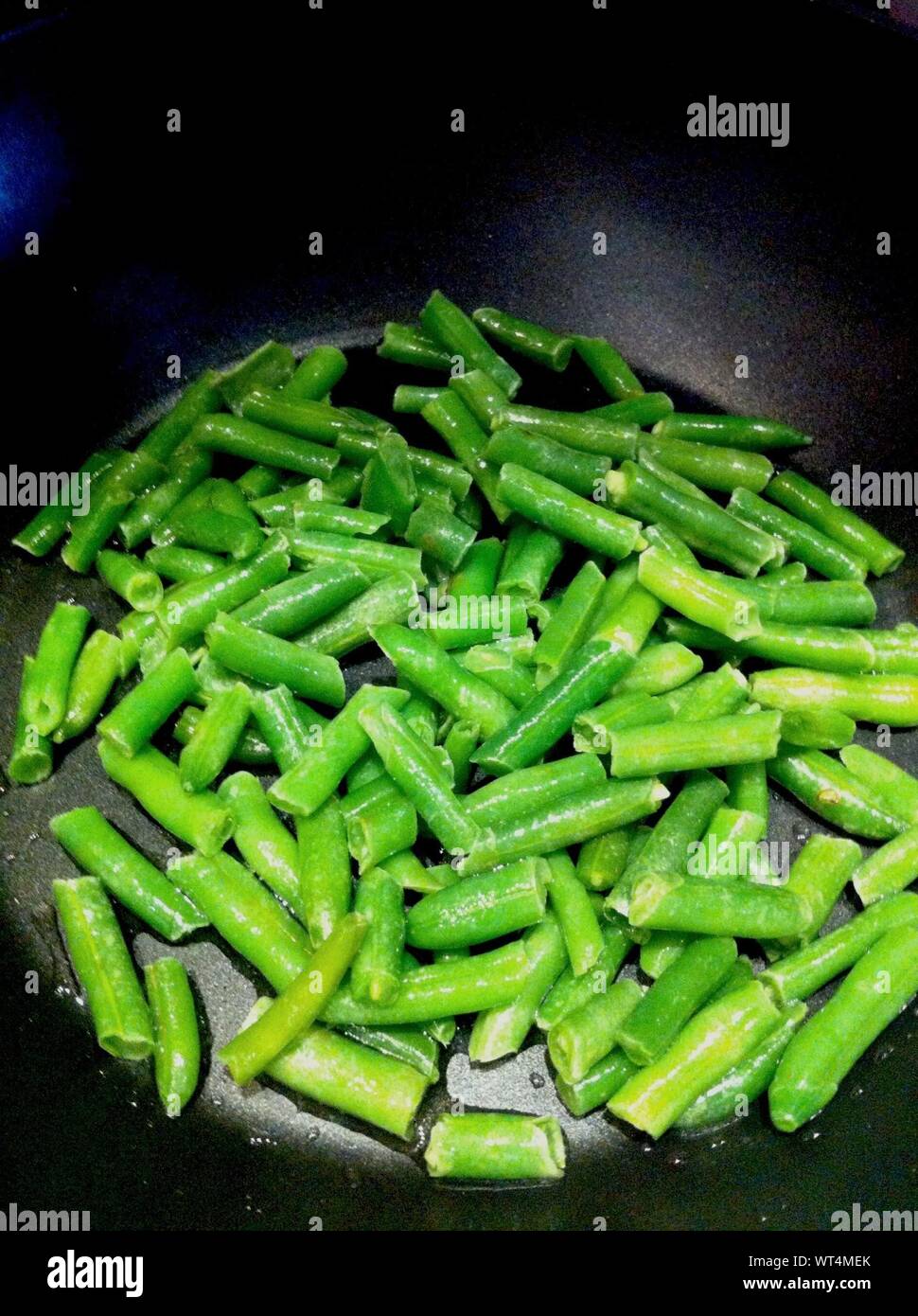 Green Beans In Frying Pan Stock Photo Alamy