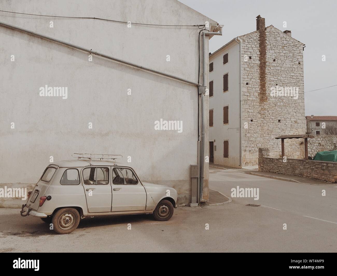 Old parked car hi-res stock photography and images - Alamy