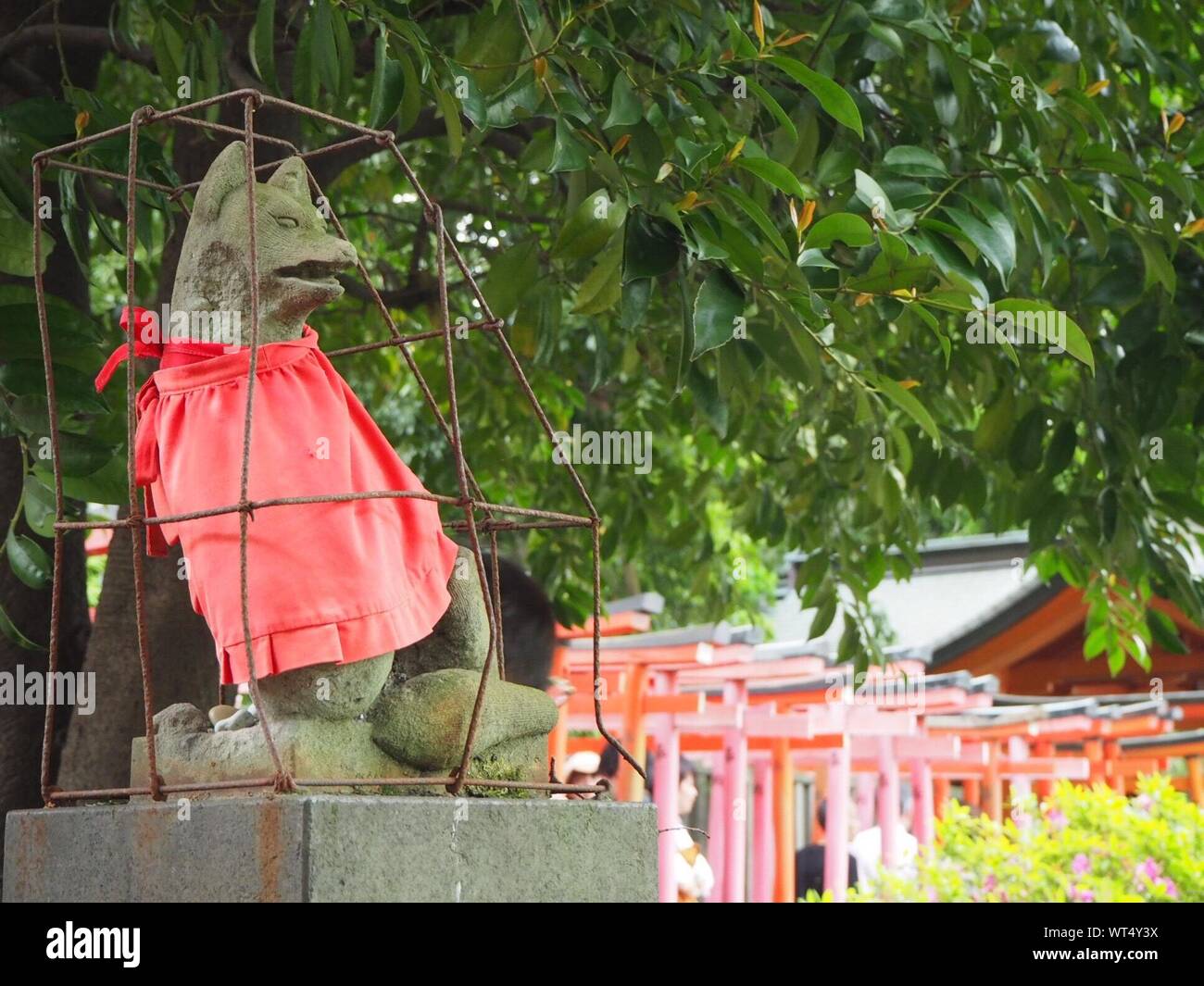 Red Dog Statue Stock Photos Red Dog Statue Stock Images Alamy