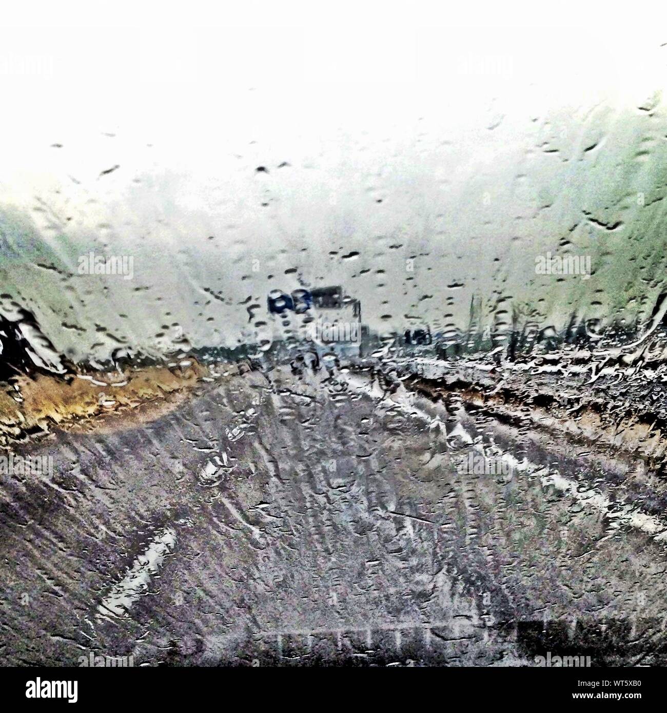 Rain from inside car hi-res stock photography and images - Alamy