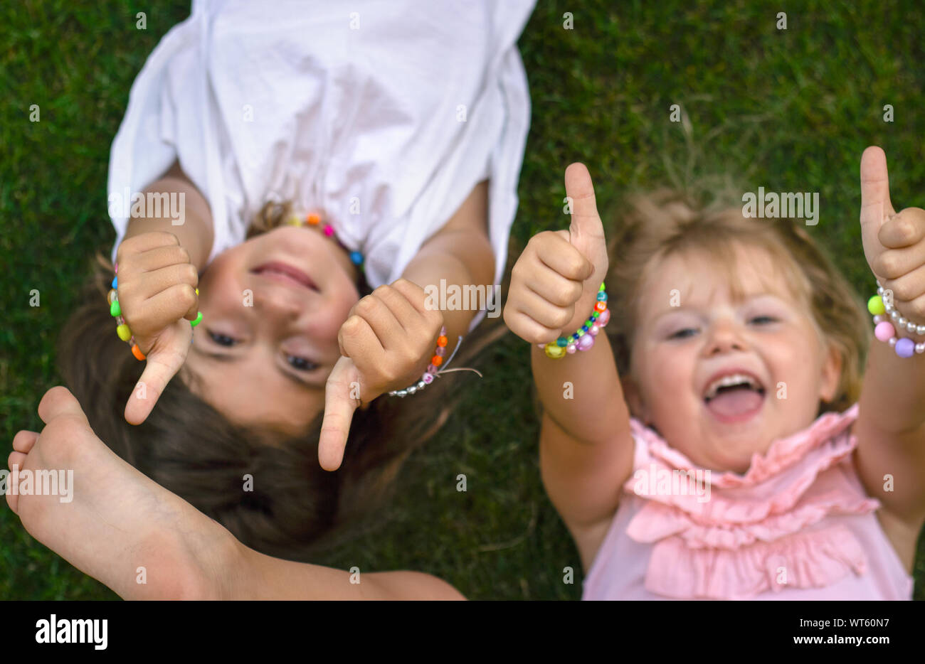 Girl friends laughing hi-res stock photography and images - Alamy