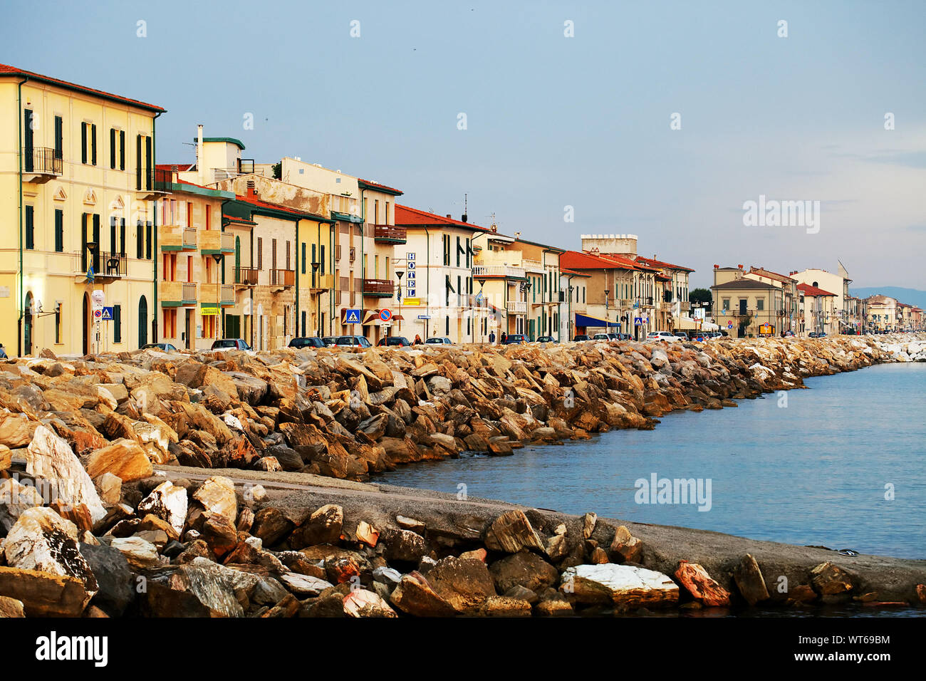 Buildings by the sea hi-res stock photography and images - Alamy