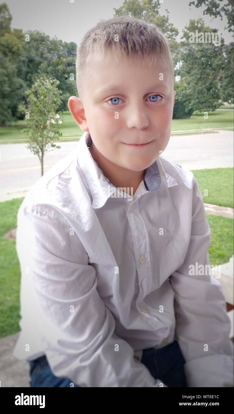 Boy with blue eyes hi-res stock photography and images - Alamy
