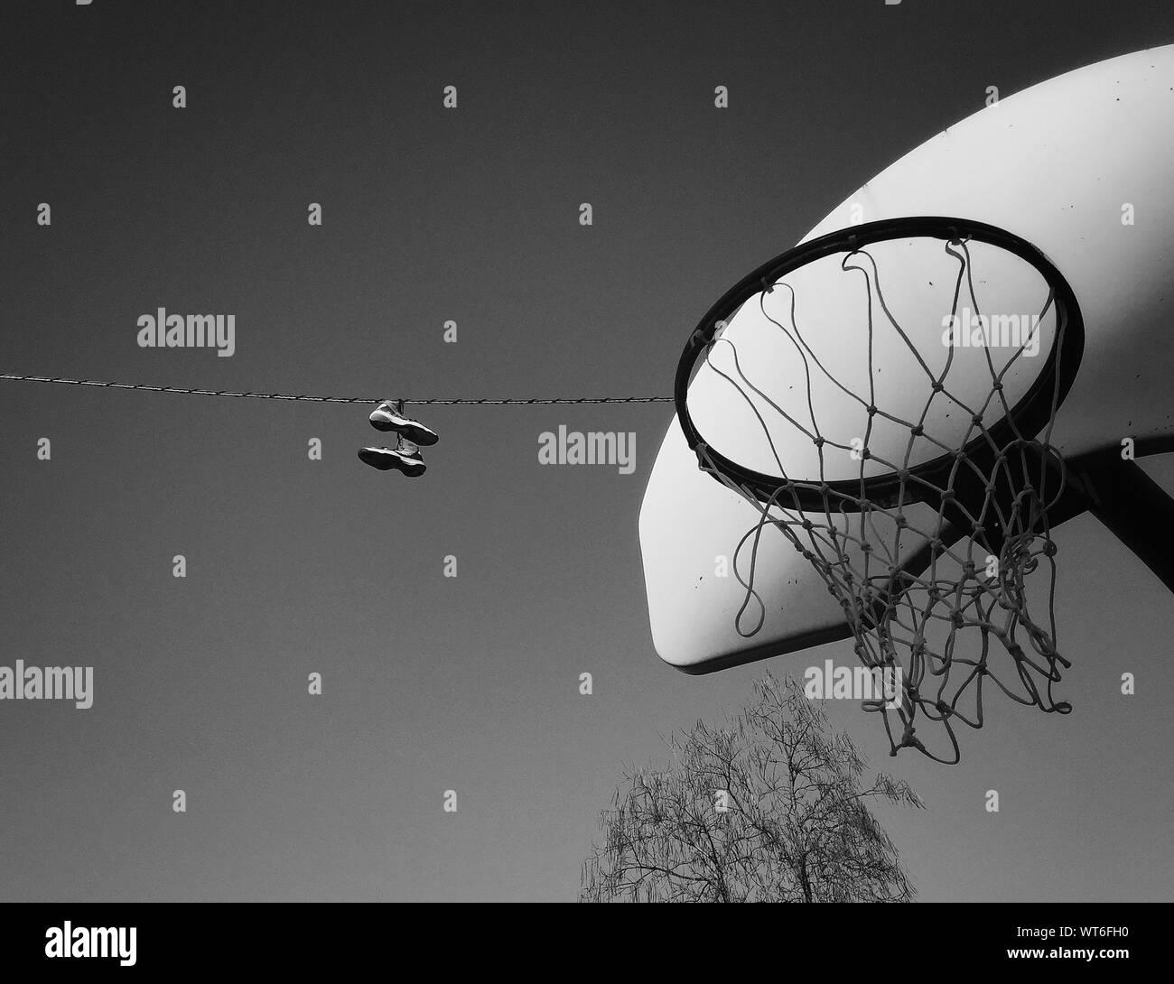 Net below Black and White Stock Photos & Images Alamy