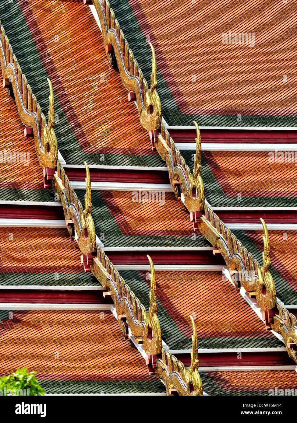 The roof of chinese temple hi-res stock photography and images - Alamy
