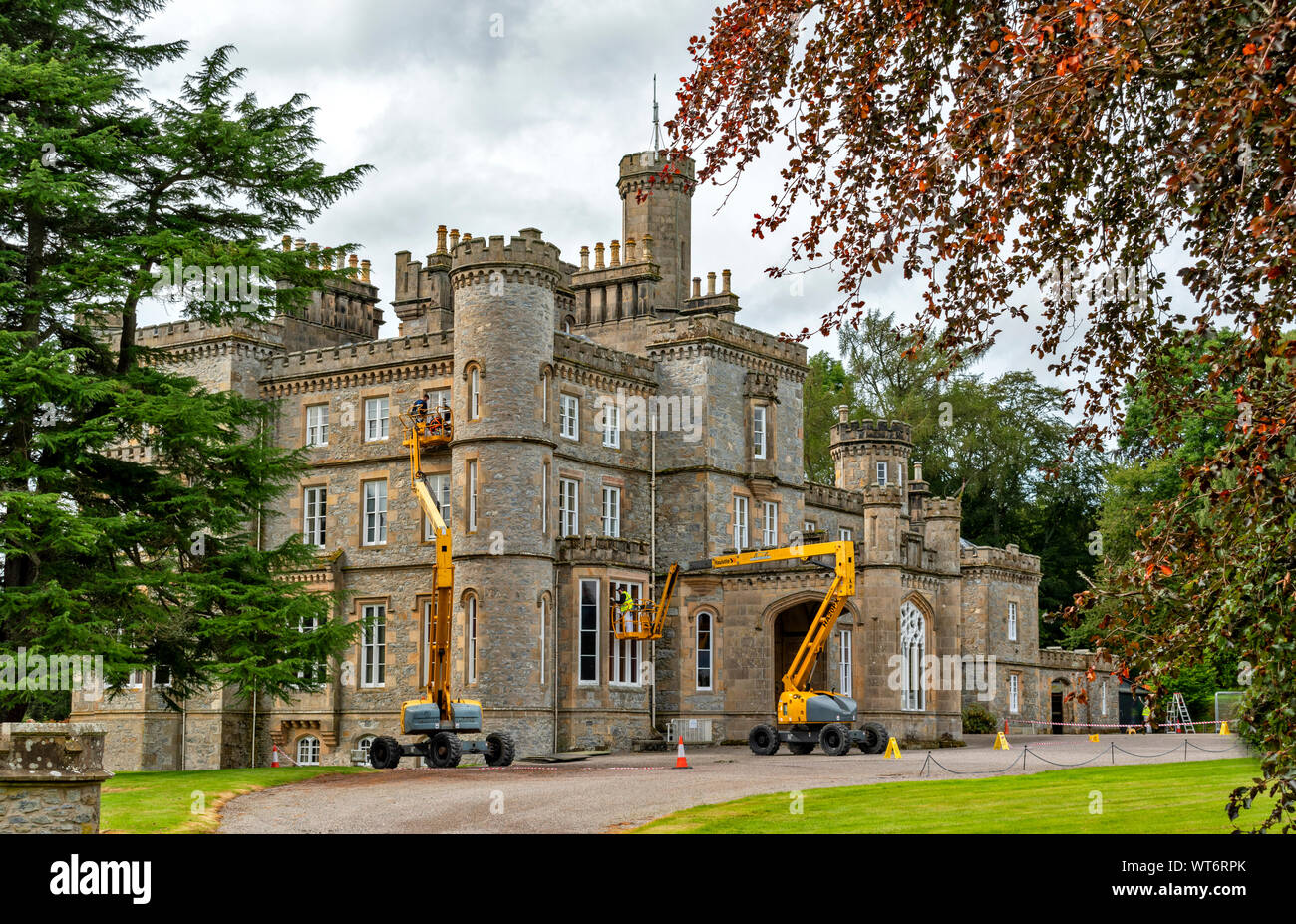 DRUMMUIR CASTLE MORAY SCOTLAND THE BUILDING UNDERGOING REPAIRS TO THE WINDOWS Stock Photo