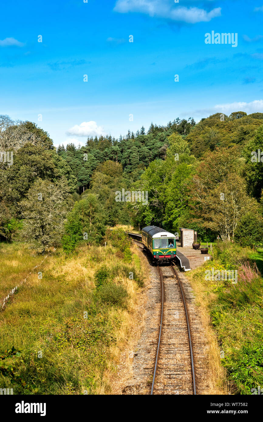 KEITH TO DUFFTOWN RAILWAY MORAY SCOTLAND THE WHISKY LINE THE TRAIN PASSING DRUMMUIR STATION IN LATE SUMMER Stock Photo