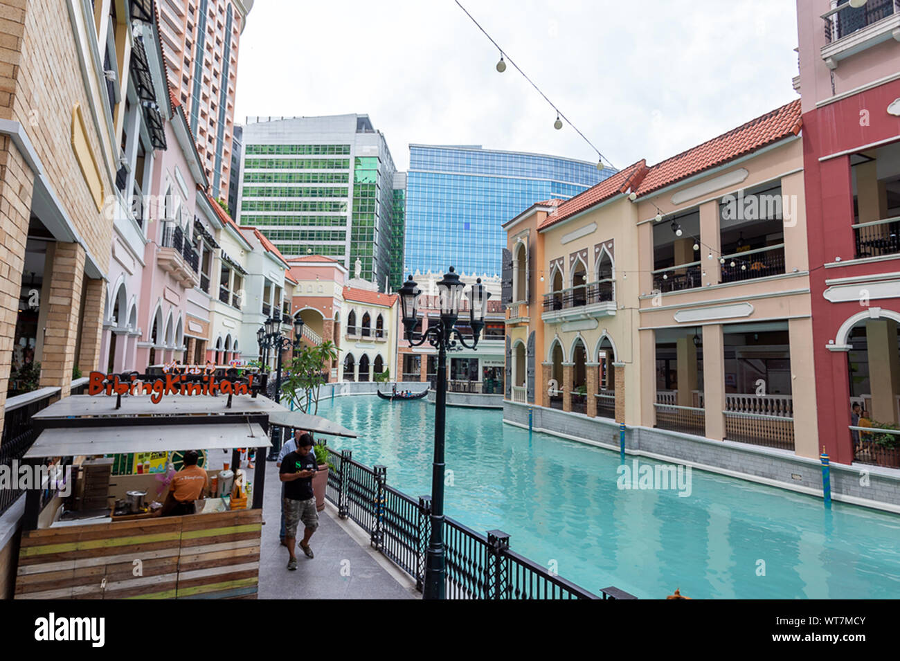 venice-grand-canal-bonifacio-global-city-taguig-manila-philippines-22nd-august-2019-WT7MCY.jpg