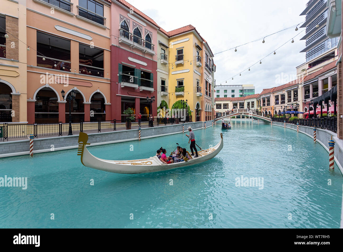venice-grand-canal-bonifacio-global-city-taguig-manila-philippines-22nd-august-2019-WT7RH5.jpg