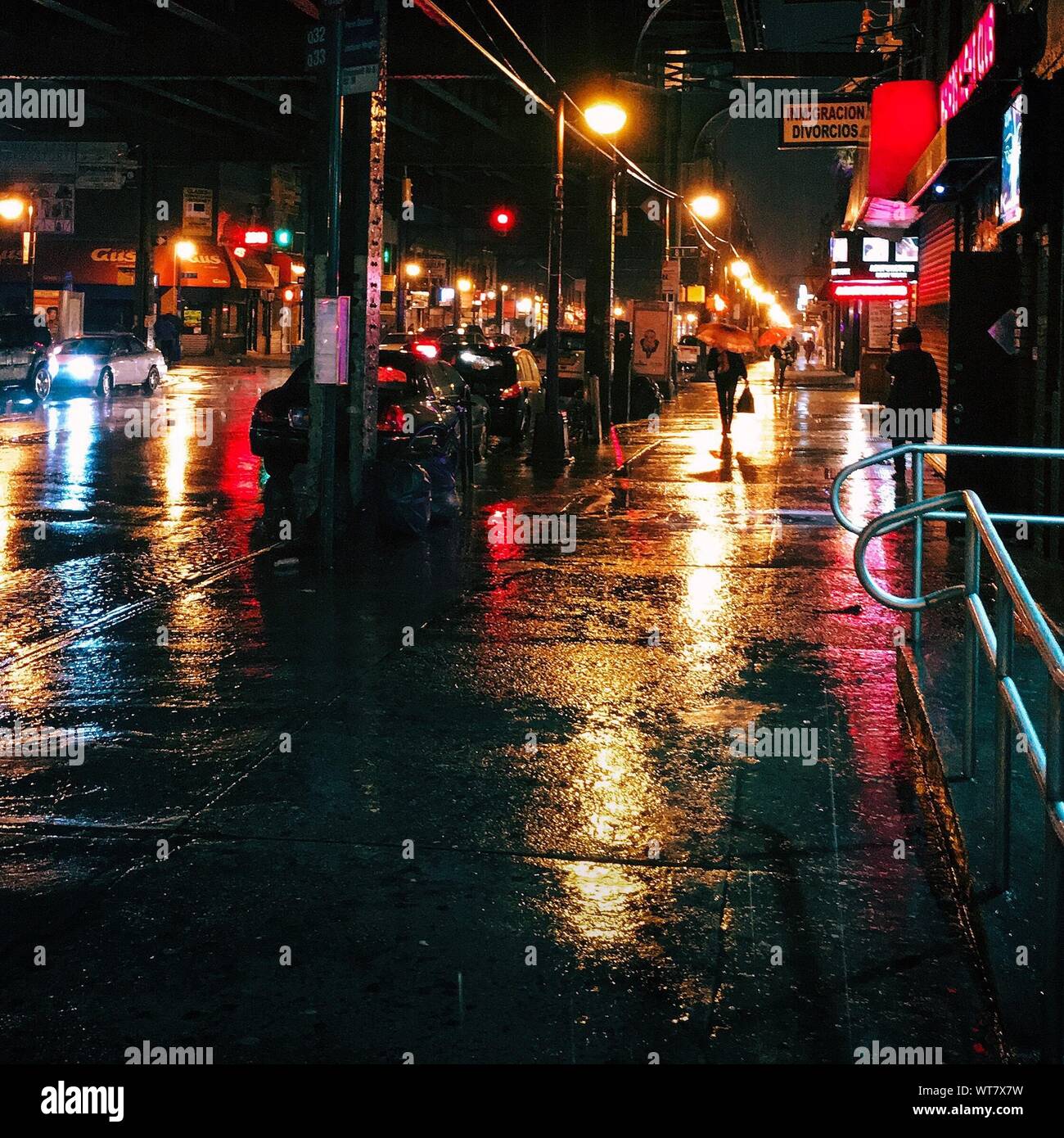 Wet rainy street new york hi-res stock photography and images - Alamy