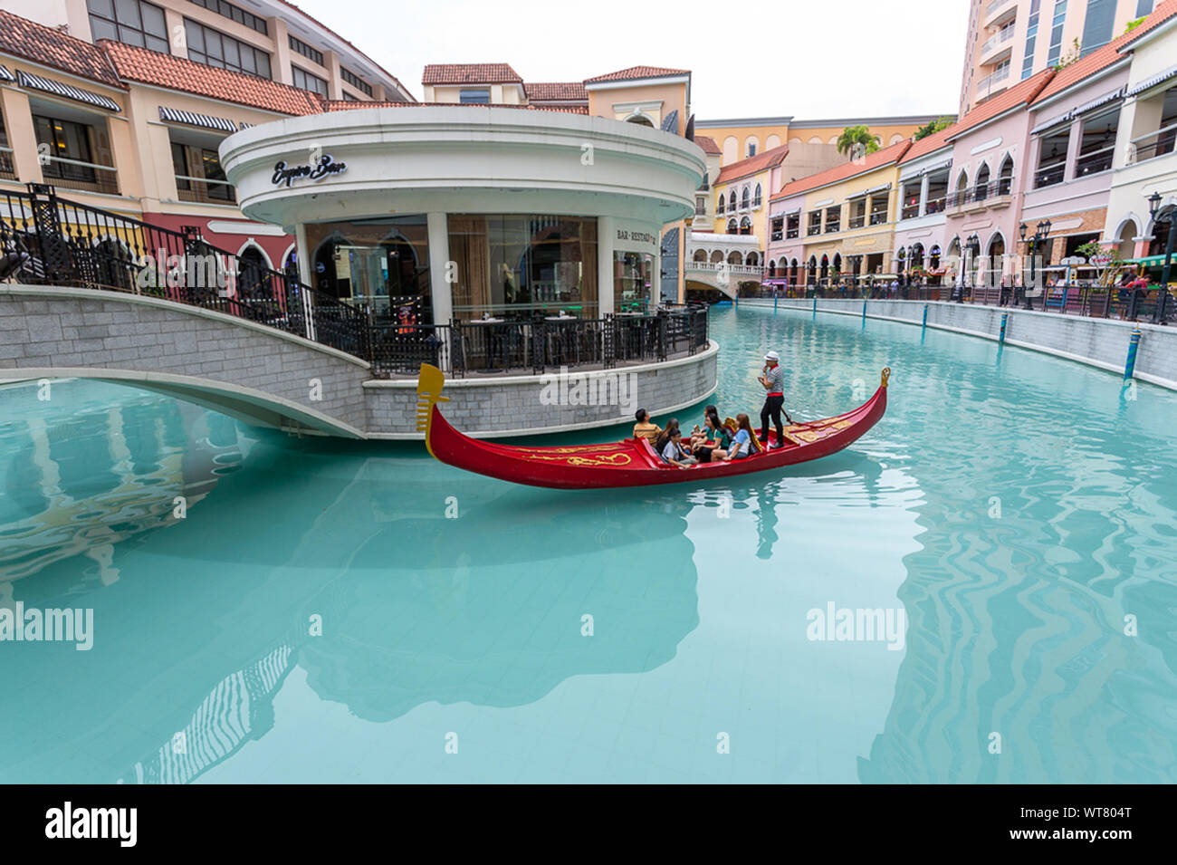 venice-grand-canal-bonifacio-global-city-taguig-manila-philippines-22nd-august-2019-WT804T.jpg