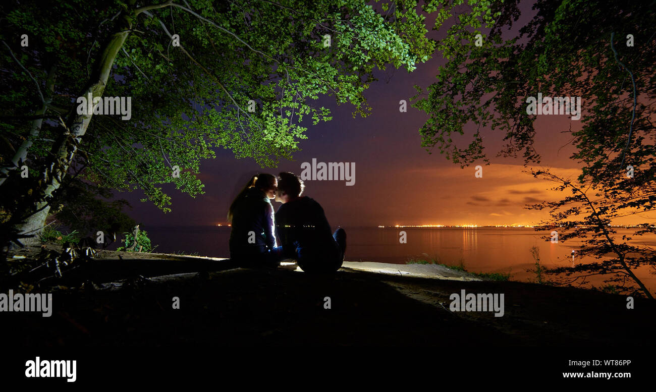 Kissing couple lake hi-res stock photography and images - Alamy
