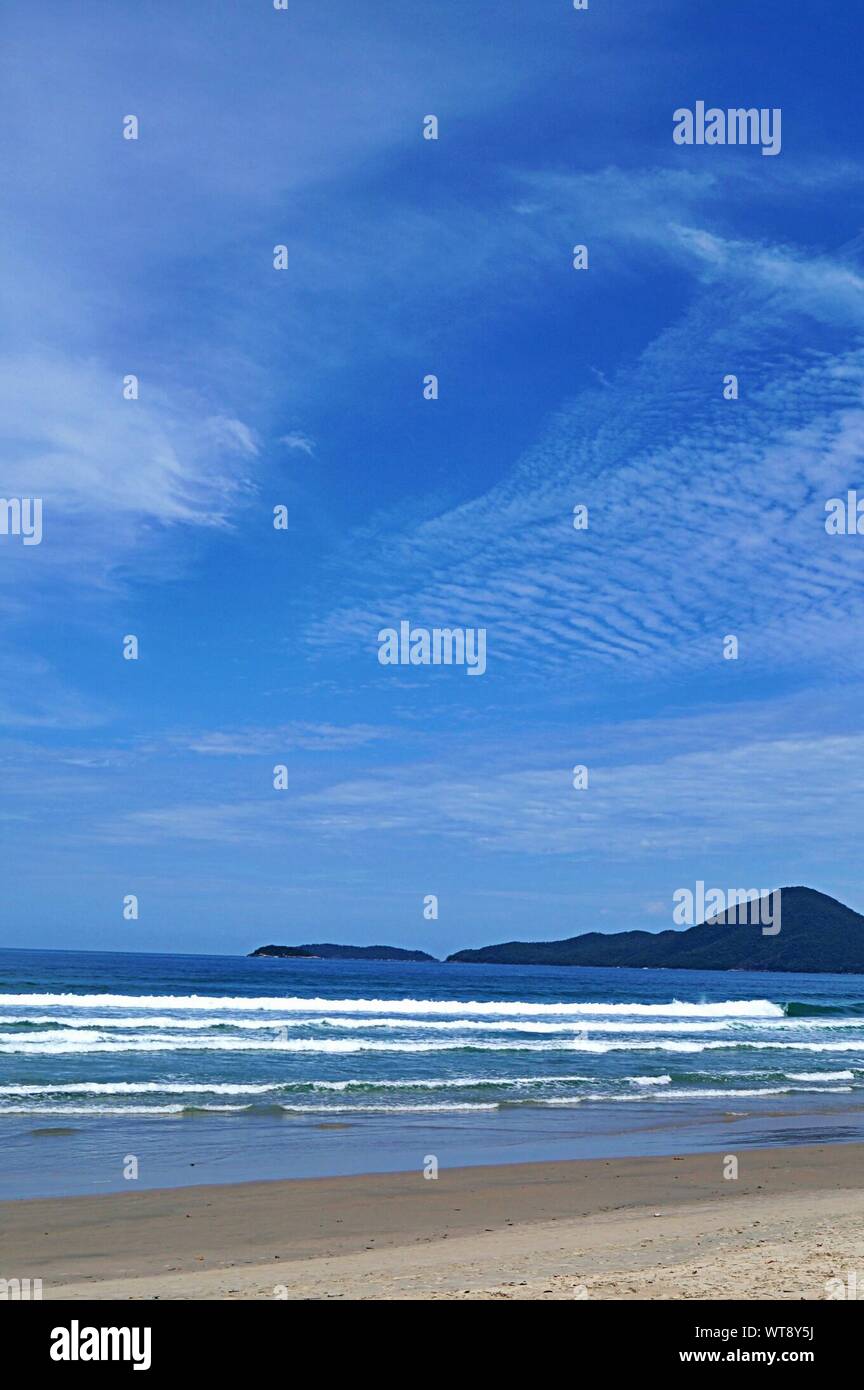 Blue sky beach hi-res stock photography and images - Alamy