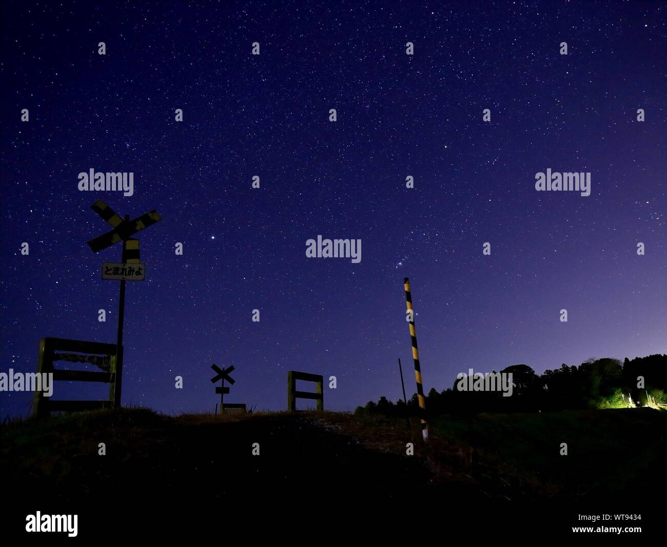 Railroad crossing night hi-res stock photography and images - Alamy