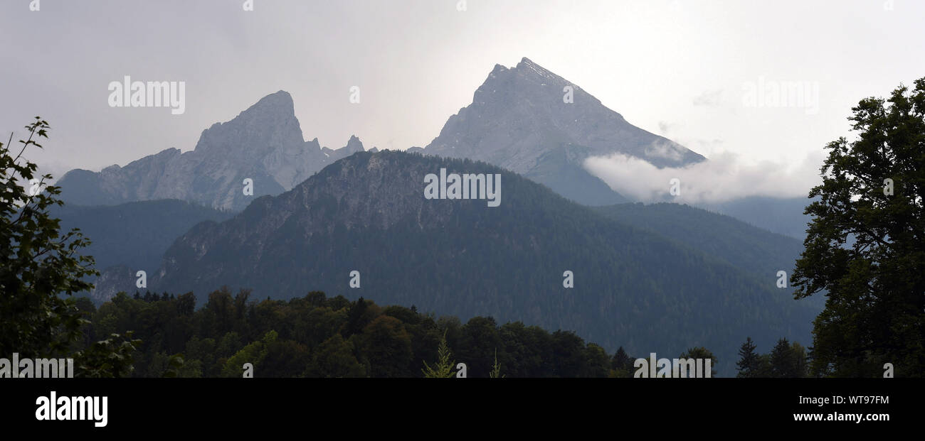 11 September 2019, Bavaria, Berchtesgaden: Clouds and sun surround the Watzmann. With warm temperatures the summer goes into the last round. Photo: Felix Hörhager/dpa Stock Photo