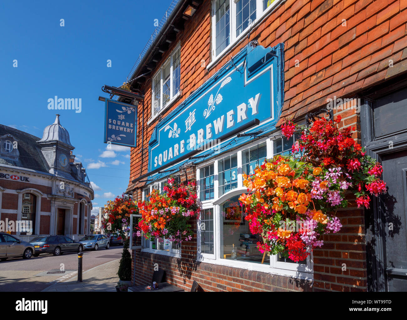 The Square Brewery decorated with pretty hanging baskets in the centre of the market town of Petersfield, Hampshire, southern England, UK Stock Photo