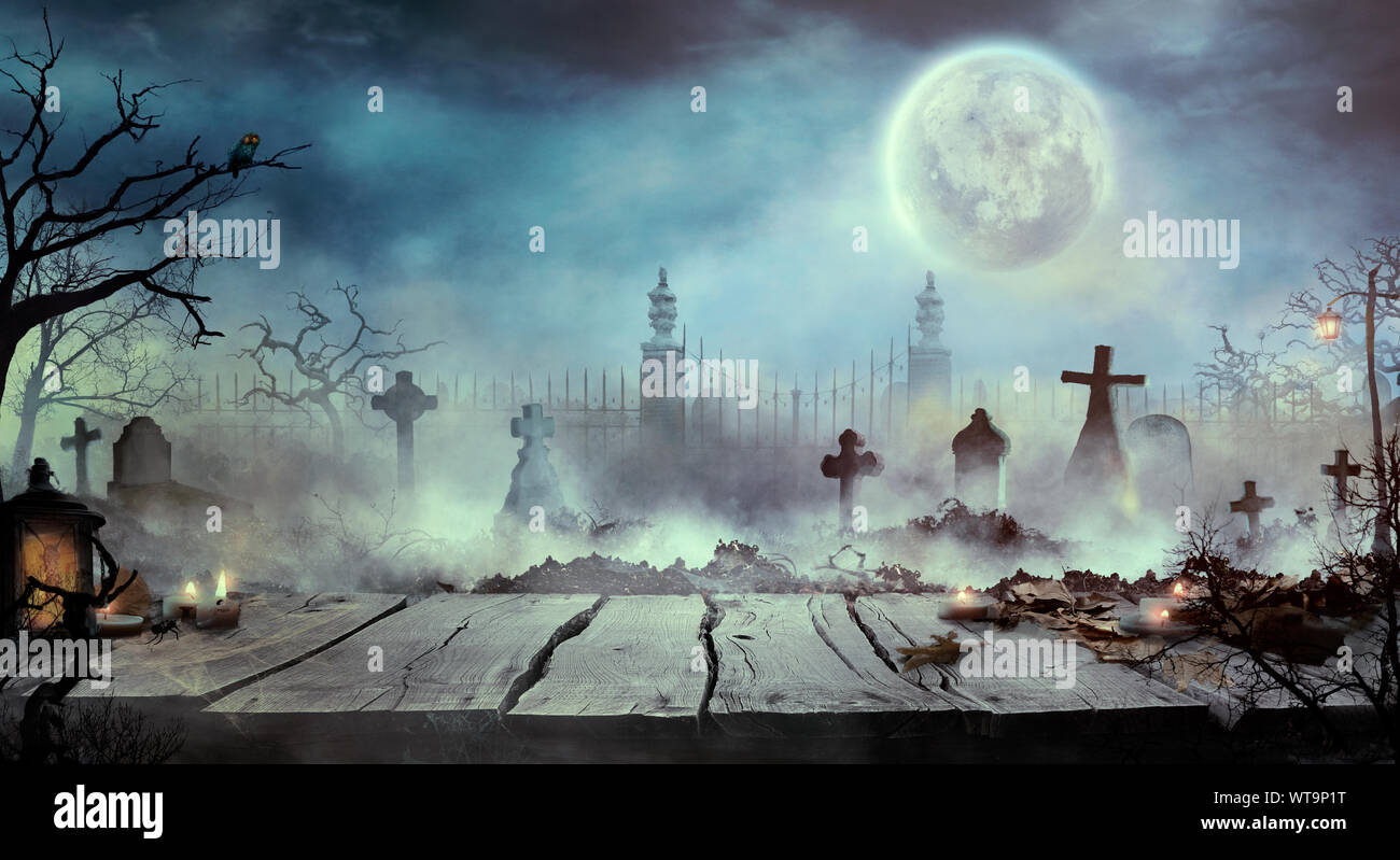 Graveyard spooky hi-res stock photography and images - Alamy