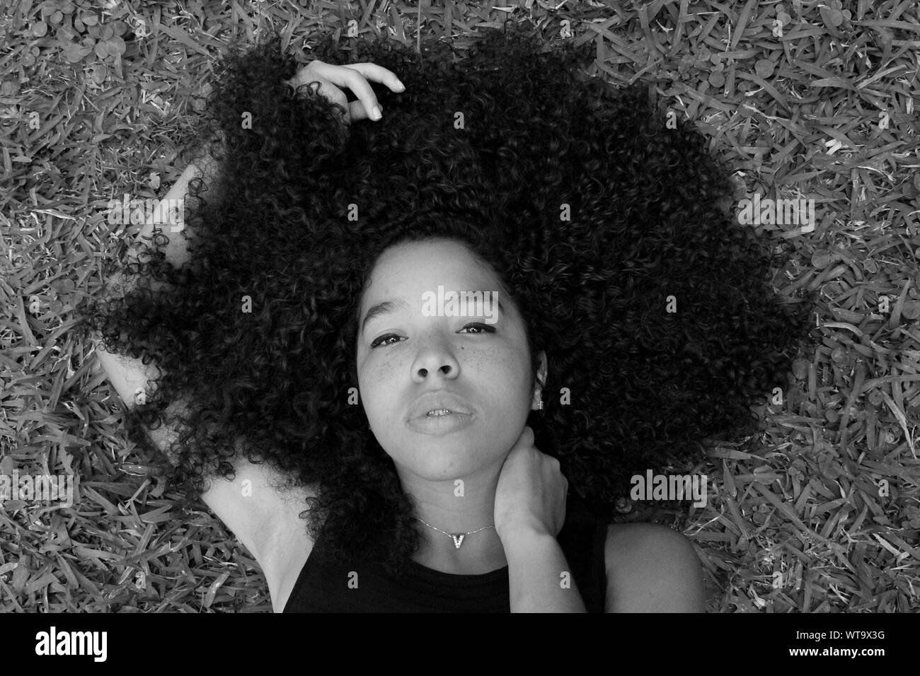 Hand on back close up Black and White Stock Photos & Images - Alamy
