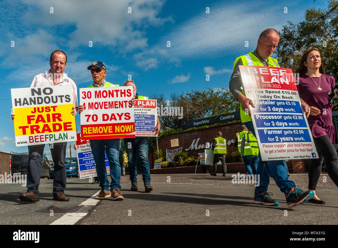 Cork, Ireland. 11th Sept, 2019. Farmers started a lightning picket outside Musgrave's Distribution Centre on Tramore Road this afternoon.  Farmers say they want the retailers to sit round the table and engage with them regarding the price per KG for their beef, something which the retailers have so far refused to do. Independent TD Michael Collins joined the farmers in their protest. Credit: AG News/Alamy Live News. Stock Photo