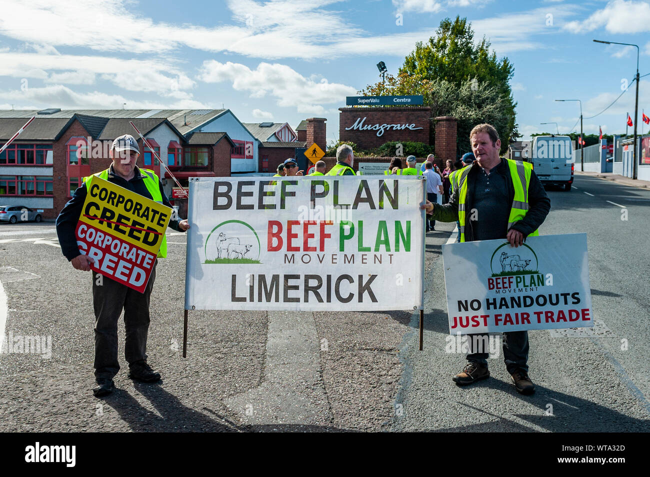 Cork, Ireland. 11th Sept, 2019. Farmers started a lightning picket outside Musgrave's Distribution Centre on Tramore Road this afternoon.  Farmers say they want the retailers to sit round the table and engage with them regarding the price per KG for their beef, something which the retailers have so far refused to do. Farmers came from as far away as County Limerick to join the protest. Credit: AG News/Alamy Live News. Stock Photo