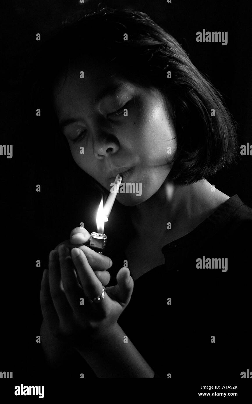 Woman lighting cigarette hires stock photography and images Alamy