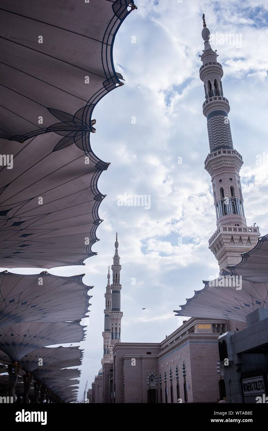 Nabawi mosque architecture exterior hi-res stock photography and images ...