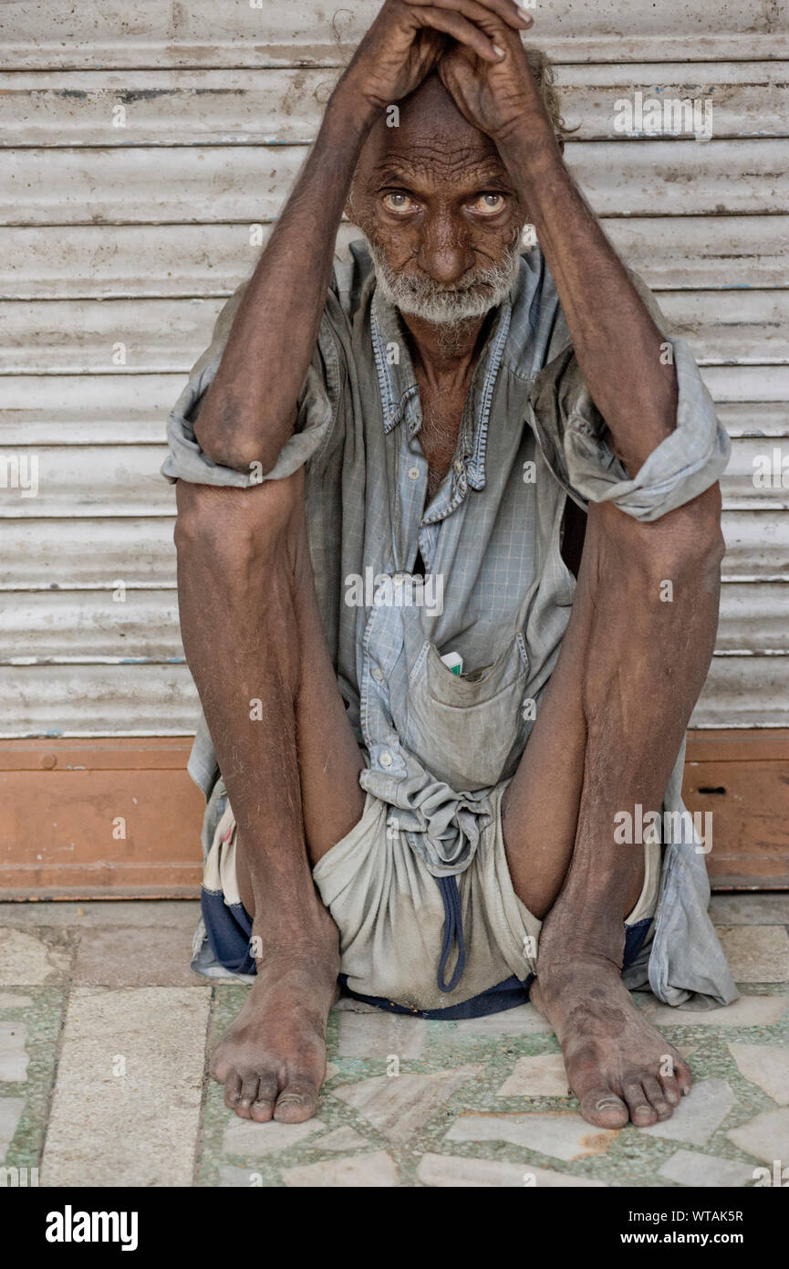 Senior homeless man in the streets of Jodhpur Stock Photo