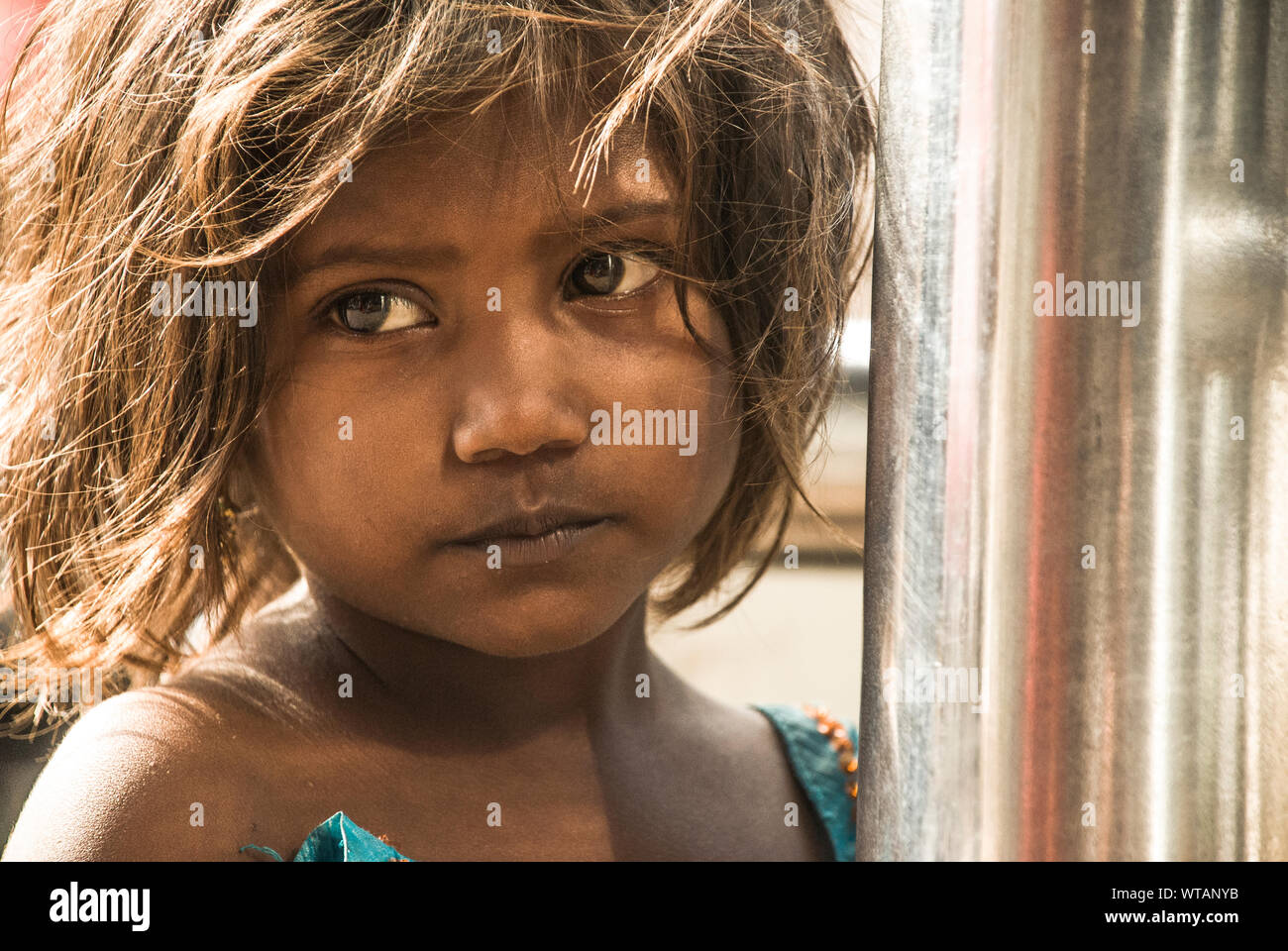 Beautiful homeless child in the streets of Mumbai Stock Photo