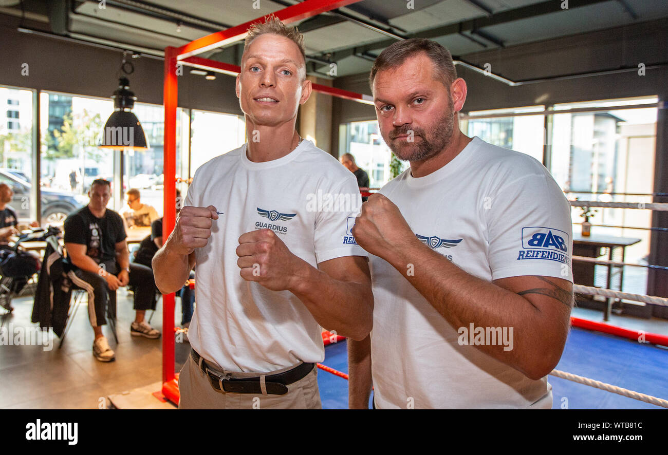 Berlin, Germany. 11th Sep, 2019. Boxing: Super light weight, World Championship, press conference before the IBO World Championship fight Müller (Germany) - Ponce (Argentina) in the Loretta at the Spree. Boxer Rico Müller (l) and coach Michel Trabant stand with clenched fists at the ring. Credit: Andreas Gora/dpa/Alamy Live News Stock Photo